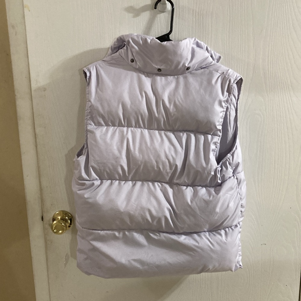 Arizona Jean Company Women's Light Lavender Puffer Vest.  XS - Picture 4 of 5